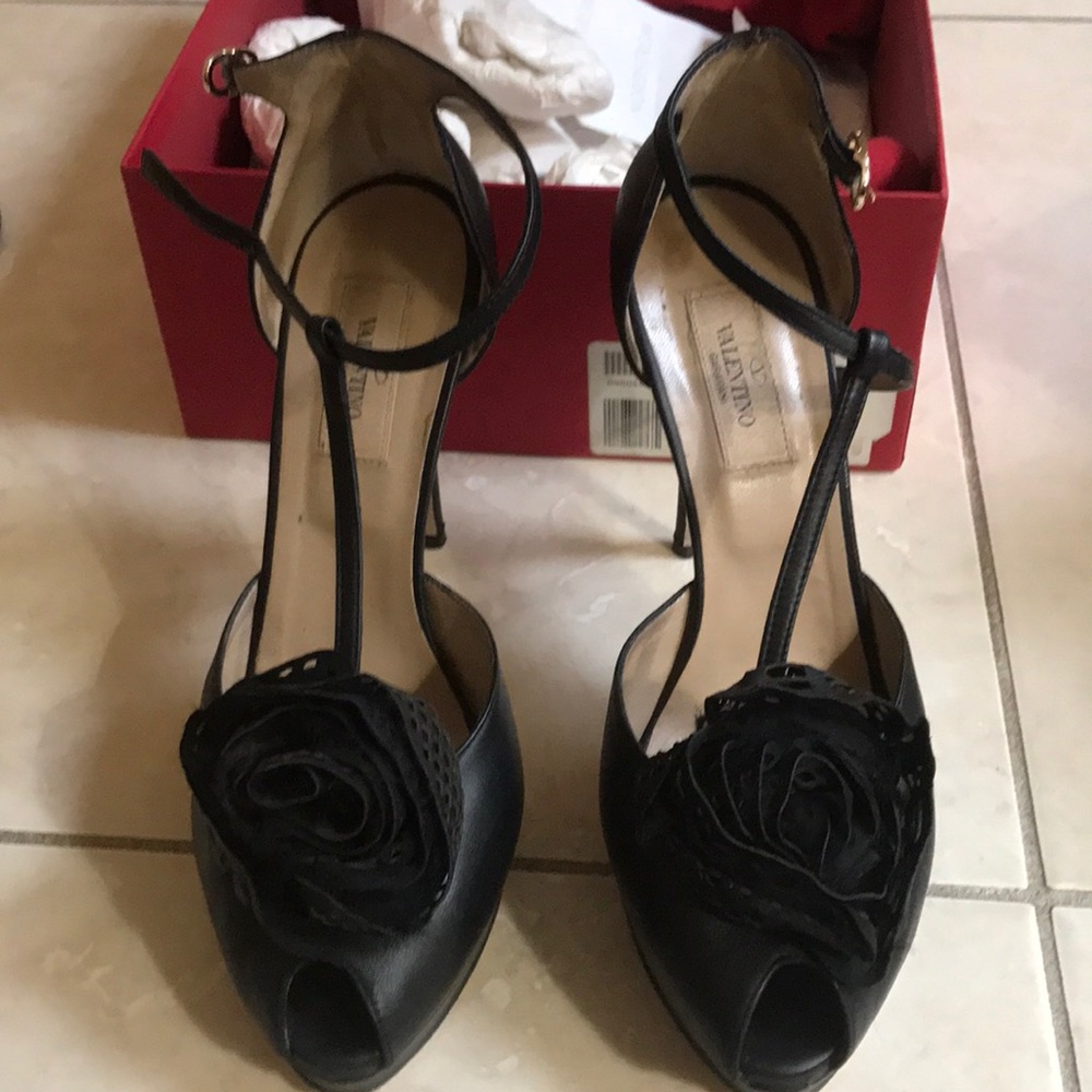 ❤️❤️❤️ Lace Rose Black Peep toe Valentino Pump